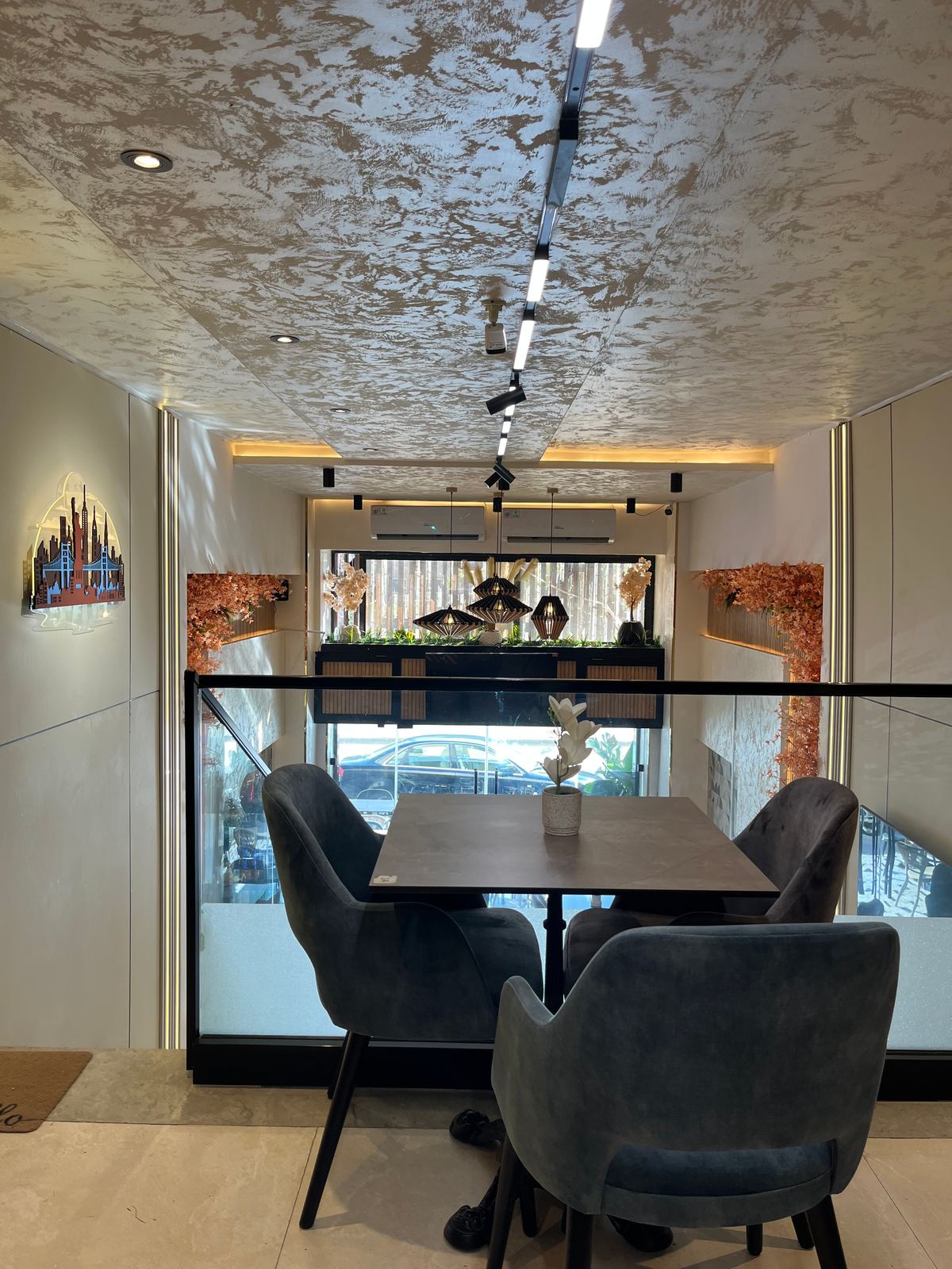 Détail de la décoration florale de Roots 05